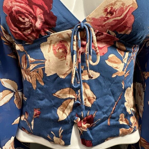 Urban Outfitters Cropped Blue‎ Floral Top Sheer Sleeve Bell Cuff Small - Picture 3 of 7